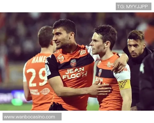 实时新闻赛后分析西安足球队与南京足球队在比赛中的战术灵活性对比探讨